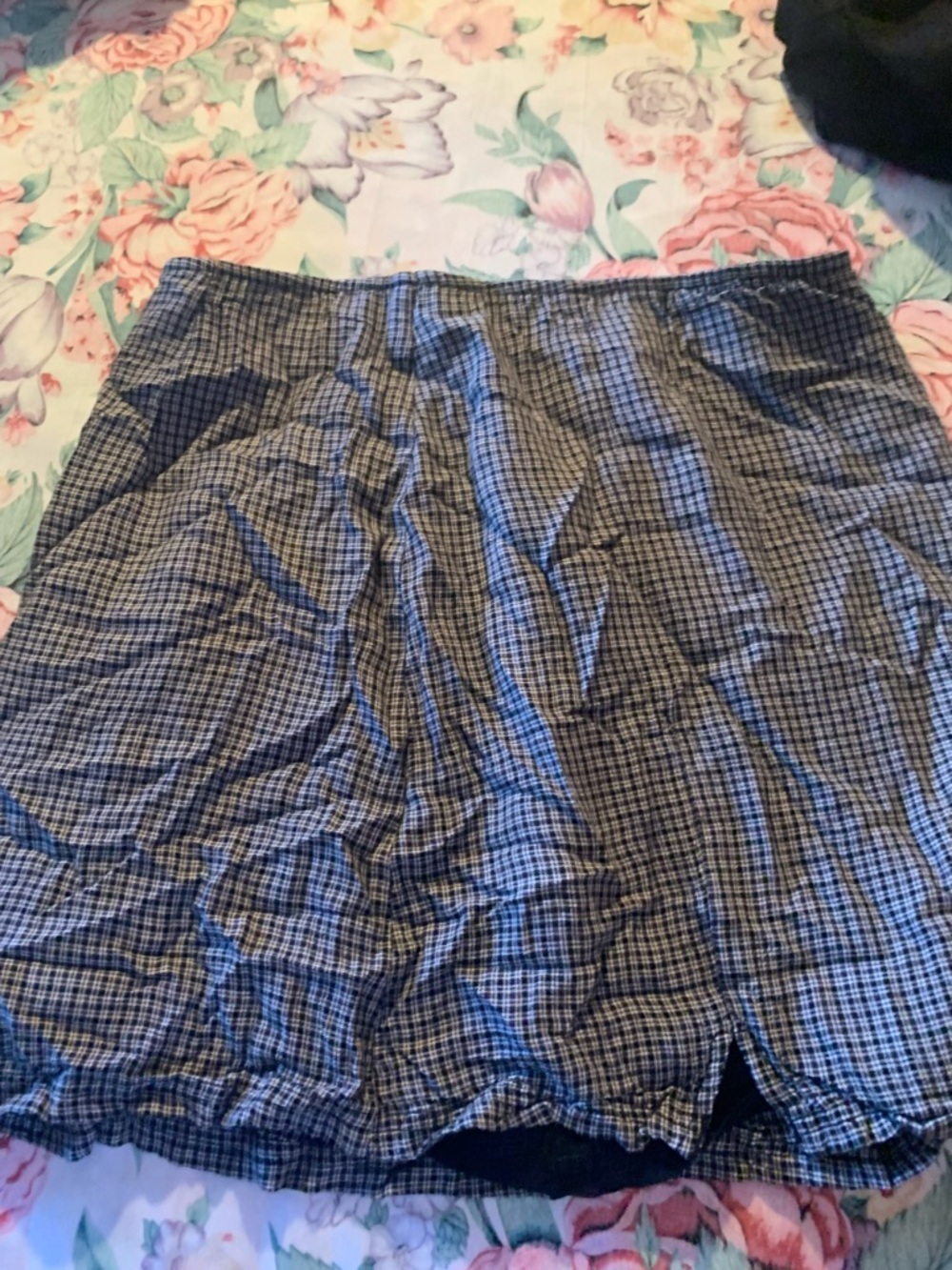 American Eagle Outfitters Black and Gray Plaid Flat Front Skirt Size Small
